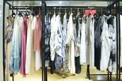 專賣店斷碼服裝批發(fā),新手店主應該注意些什么